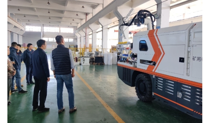 無錫市新吳區(qū)委顧常委一行蒞臨軍工智能考察指導